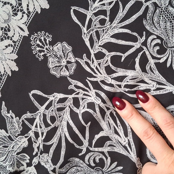 BCBGMAXAZRIA Black and White Pattern Tunic Top - Size L - Picture 2 of 9